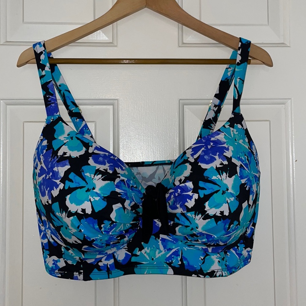 Retro bra sized bikini top with extra coverage